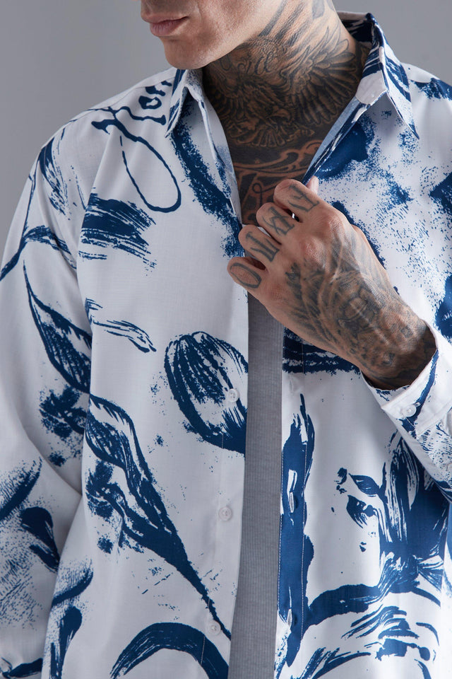 Camisa floral oversize: ¿cómo llevarla sin cometer un paso en falso? 