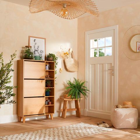 Create a warm entrance with floral elements