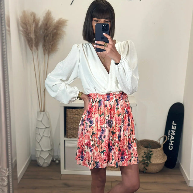 ¿Cómo llevar una falda floral a la oficina?