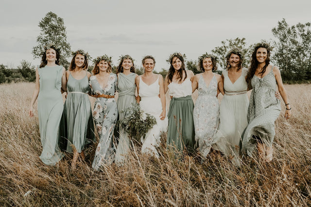 Vestidos florales y bodas rústicas: los códigos a seguir