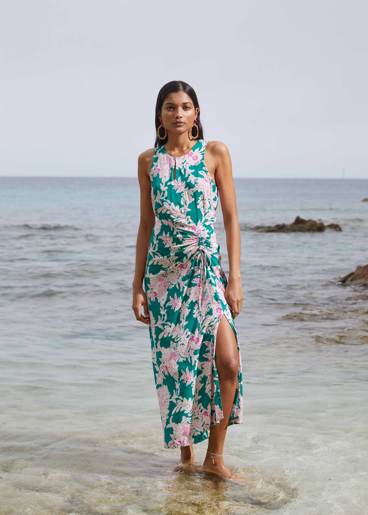 Robe fleurie et coiffure : comment harmoniser la coupe et le motif ?