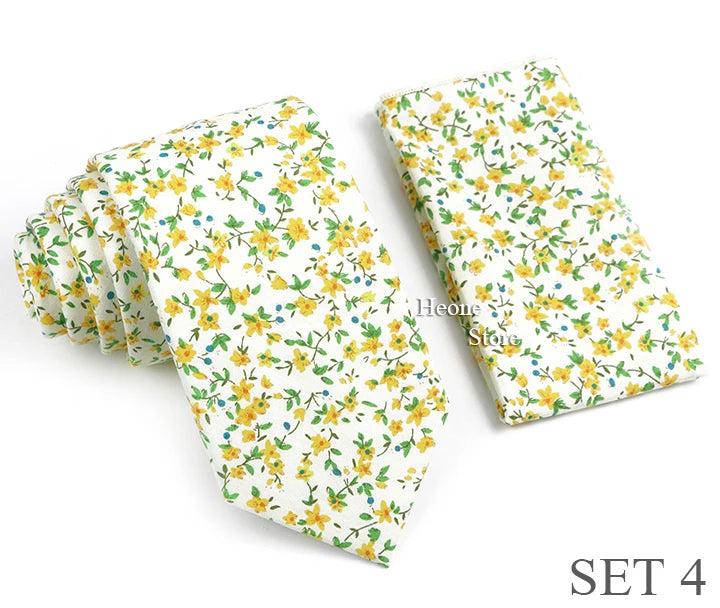 Corbata con print de flores verde