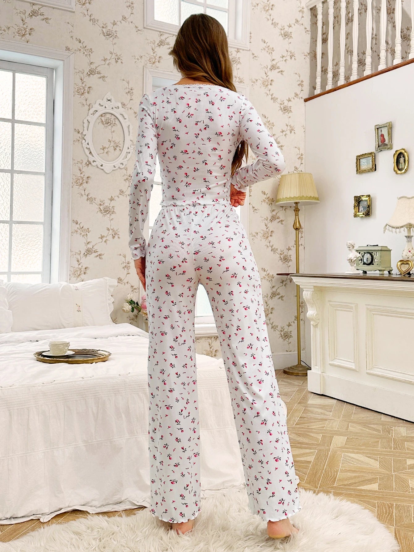 Cómodo pijama floral para mujer