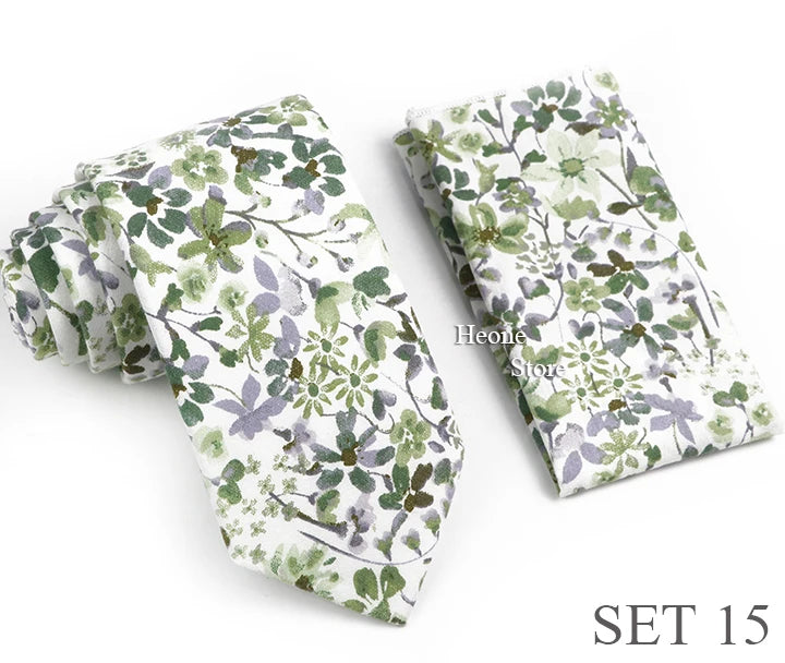 Corbata con print de flores verde