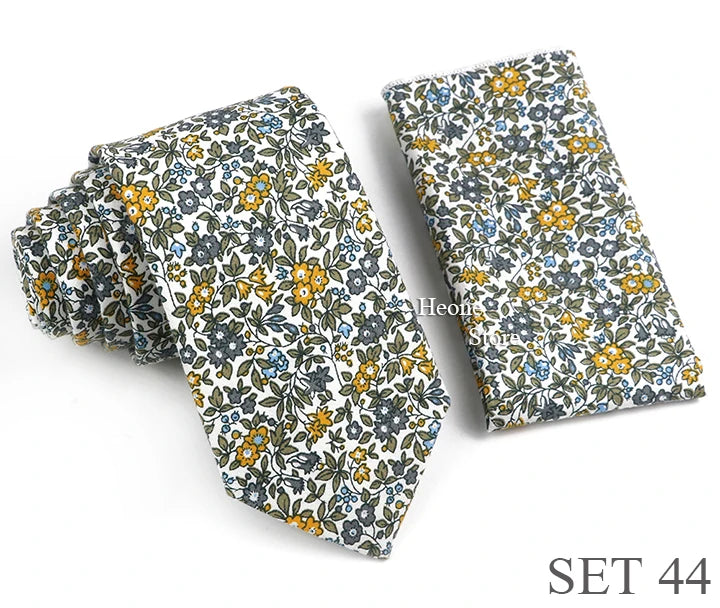 Corbata con print de flores verde