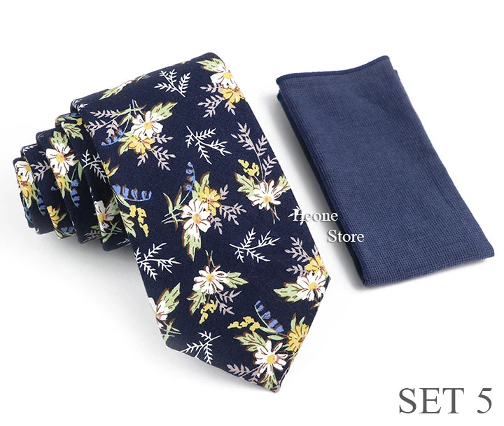 Corbata con print de flores verde