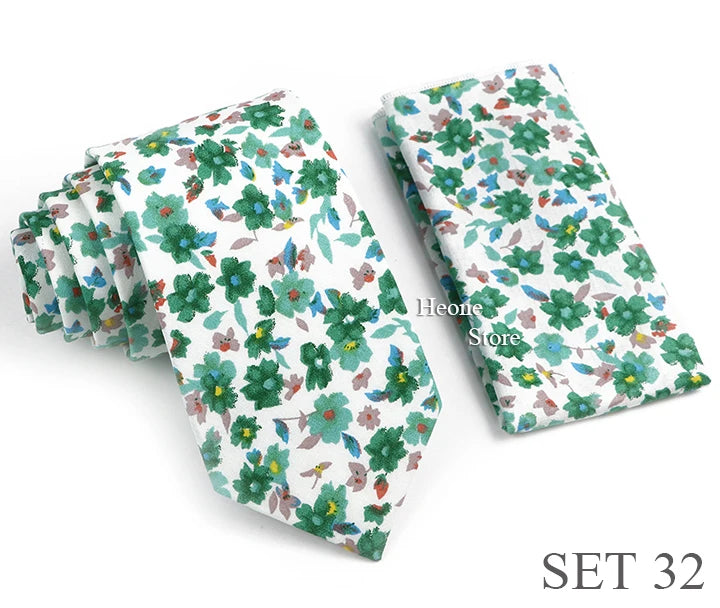 Corbata con print de flores verde