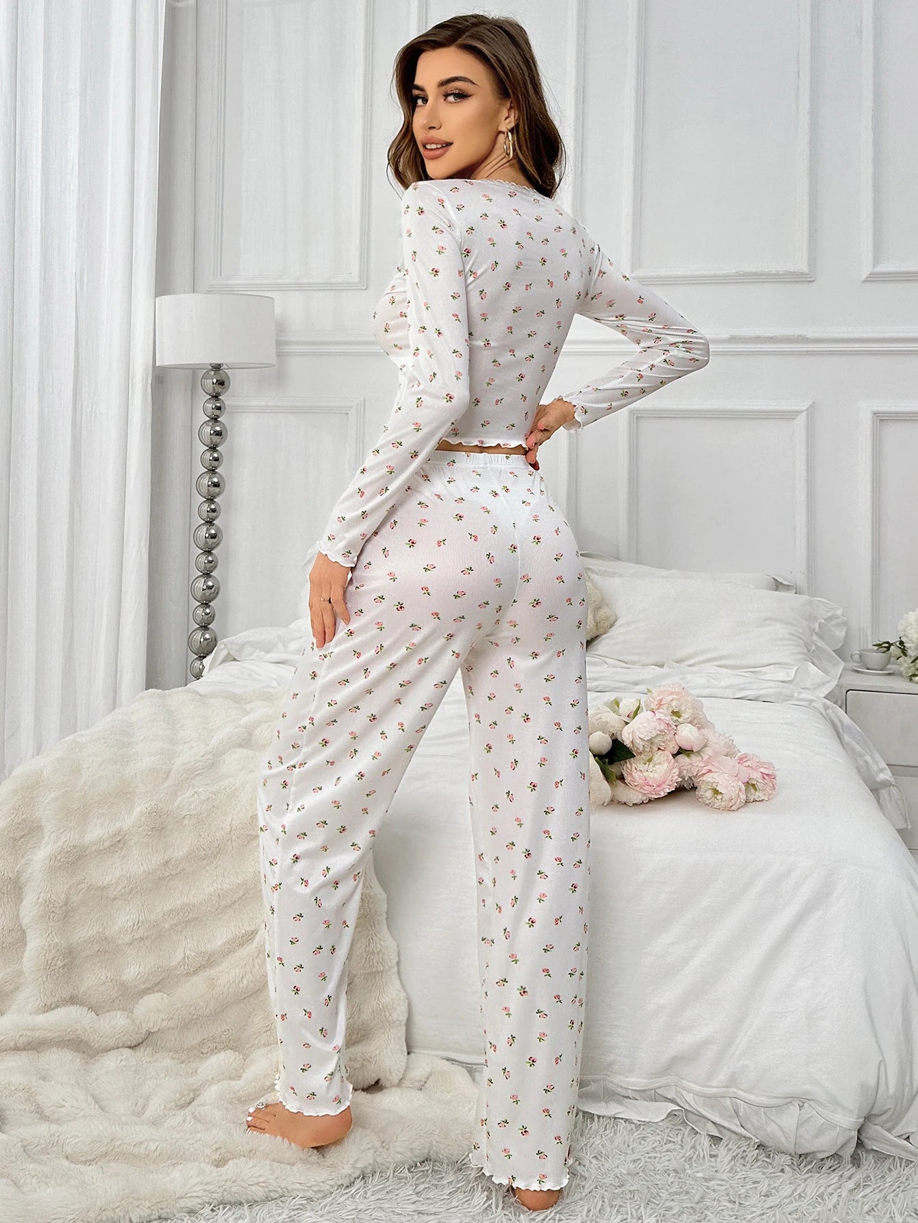 Cómodo pijama floral para mujer