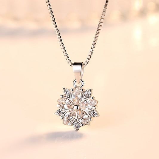 Collier Fleur <br> Minimaliste Epuré