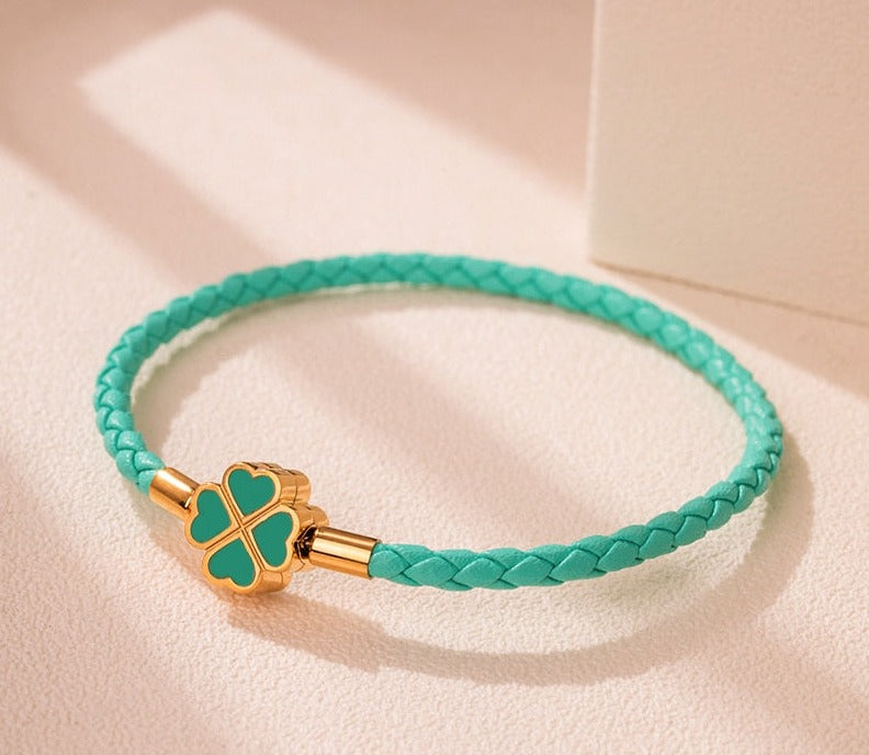 Bracelet Fleur <br> Porte Bonheur Bleu Clair